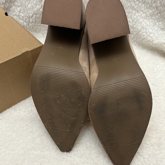 NWB Women’s size 9.5 bootie all reasonable offer’s considered - Picture 2 of 5